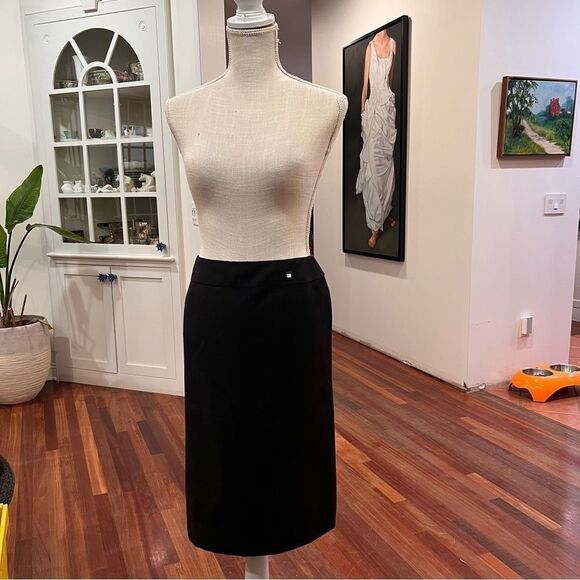 Elegant Chanel Black Skirt Size 42 - Picture 1 of 5